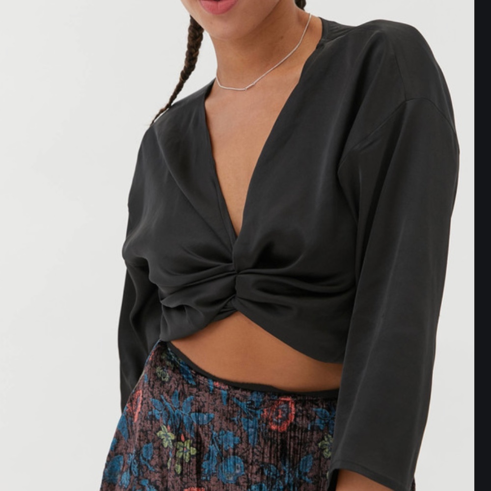 UO Nicole Satin Tie-Front Nylon Boho Top - Picture 8 of 9